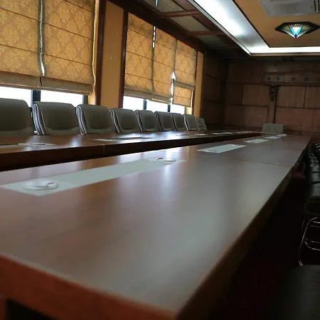 アーバー ホテル ティラナ